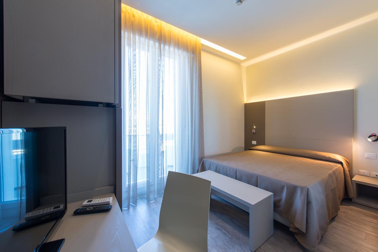 Hotel 2000 Rimini Exterior foto